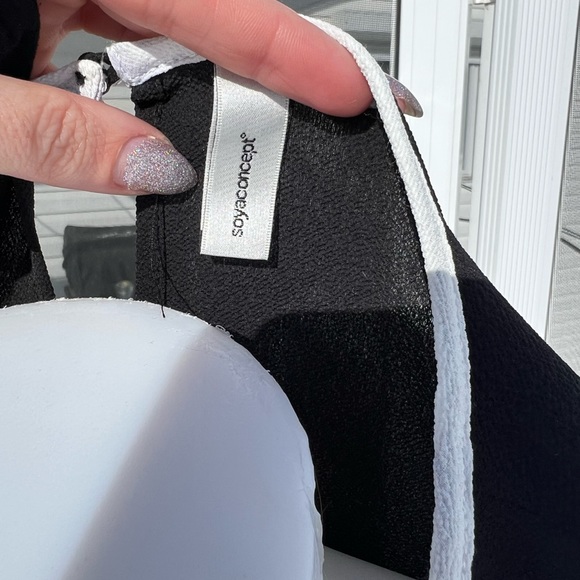 Soyaconcept Black Sleeveless Blouse with White Seams - Picture 4 of 4